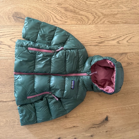 Patagonia Baby Hi-Loft Down Sweater Hoody, Green with Pink, Size 2T - Picture 2 of 5